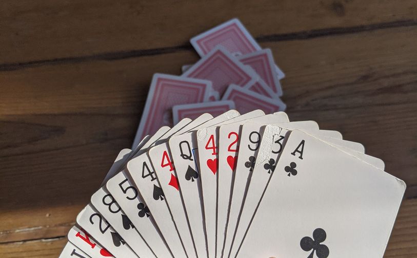 Online Casino: Spielautomaten und Live-Spiele im Überblick