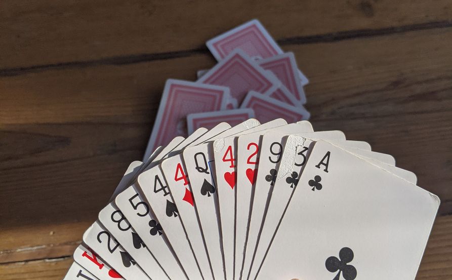 Online Casino: Spielautomaten und Live-Spiele im Überblick
