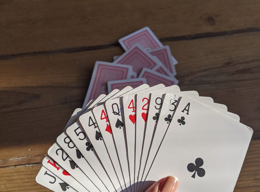 Online Casino: Spielautomaten und Live-Spiele im Überblick