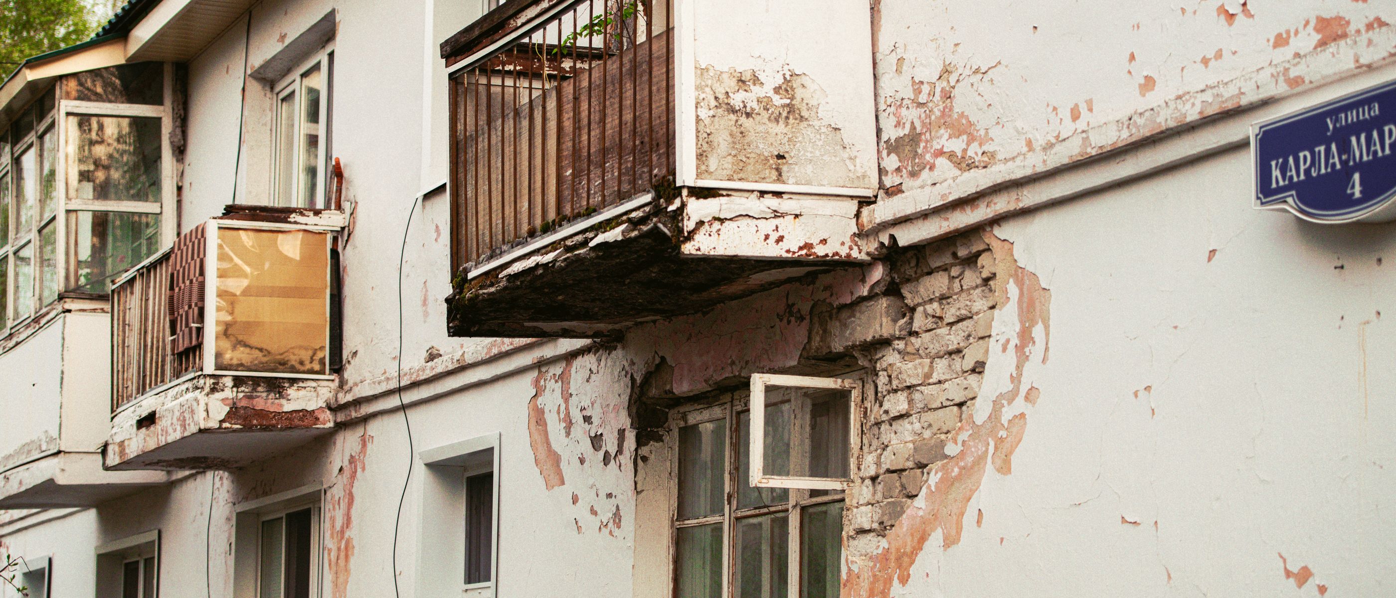 Exterior Painting in Maida Vale — quality trade paint going on in two coats