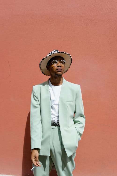 Kostenloses Stock Foto zu afroamerikanischer mann, anzug, draußen
