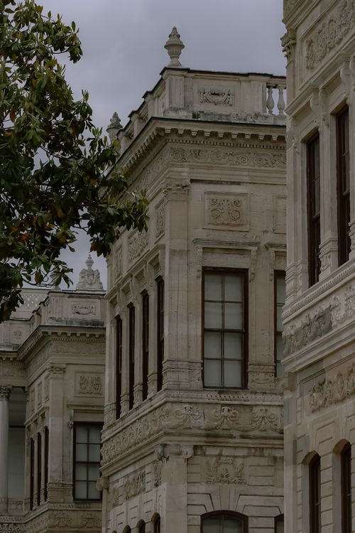 Free Detailed view of a historic building facade in İstanbul, showcasing classic architecture. Stock Photo