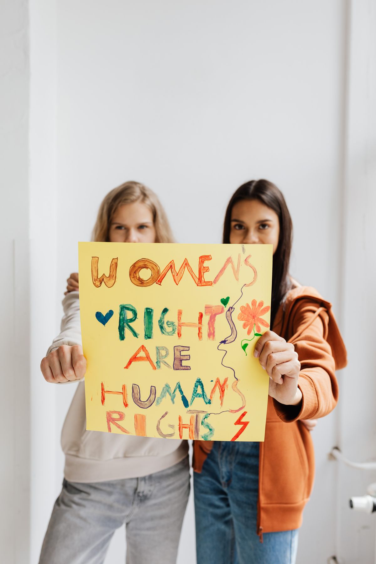 La célébration de la journée des femmes, réel engagement ou simple outil de manipulation ?