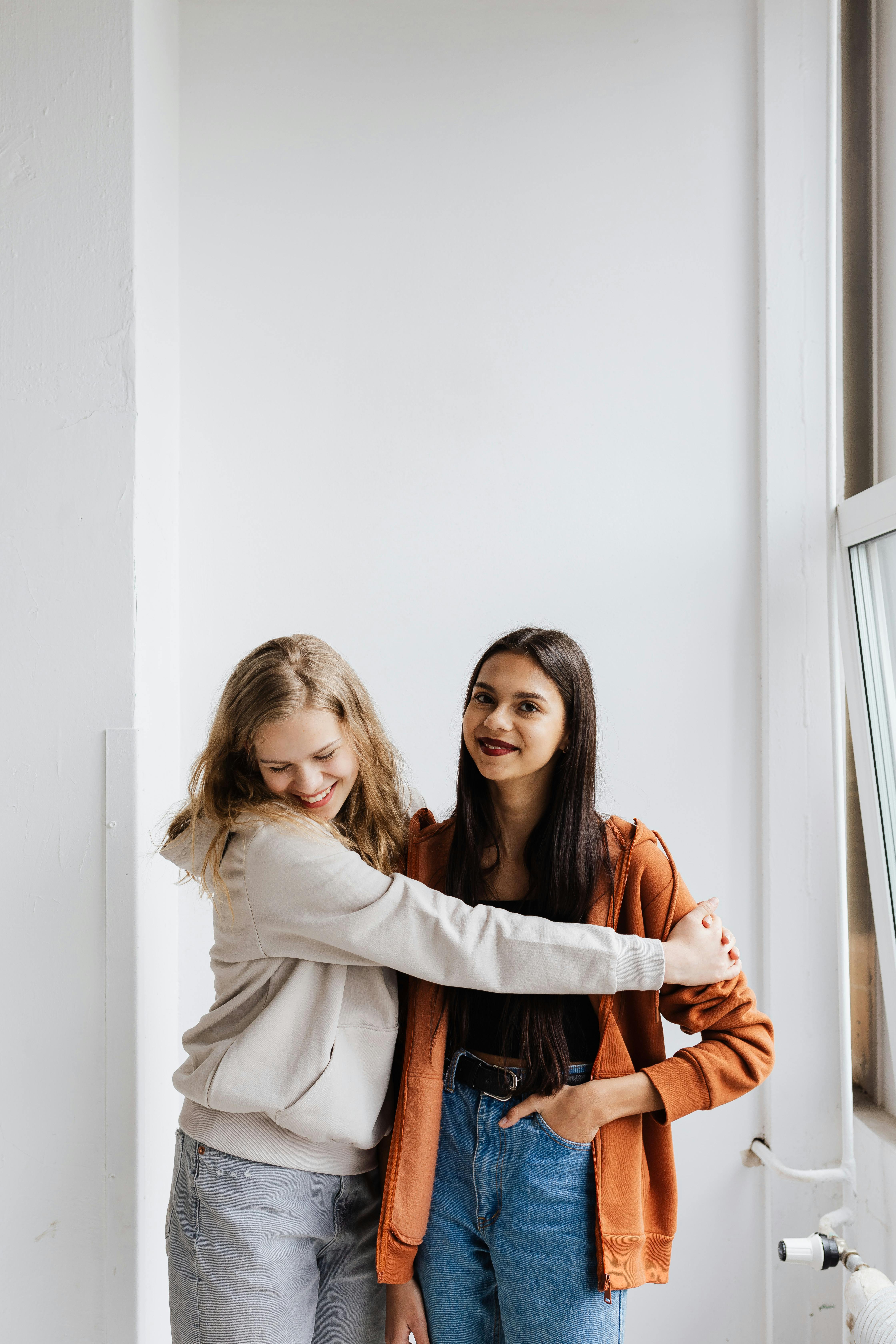 Две подруги