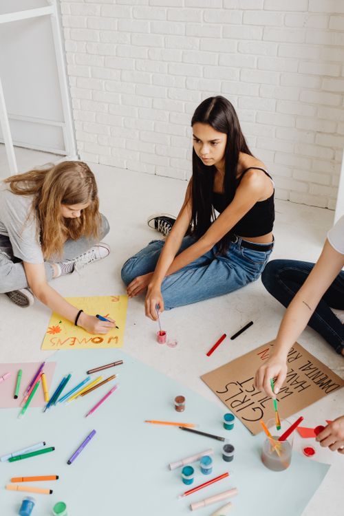 Woman Poster Making Girls Making Posters Indoors Β· Free Stock Photo