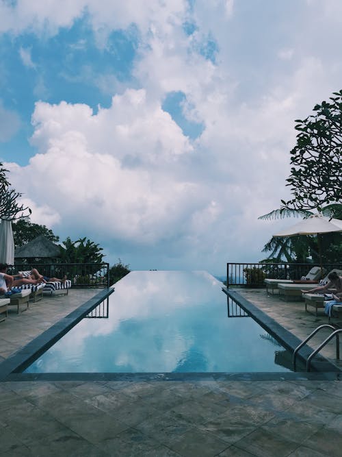 Free Foto profissional grátis de ao lado da piscina, céu azul, céu nublado Stock Photo
