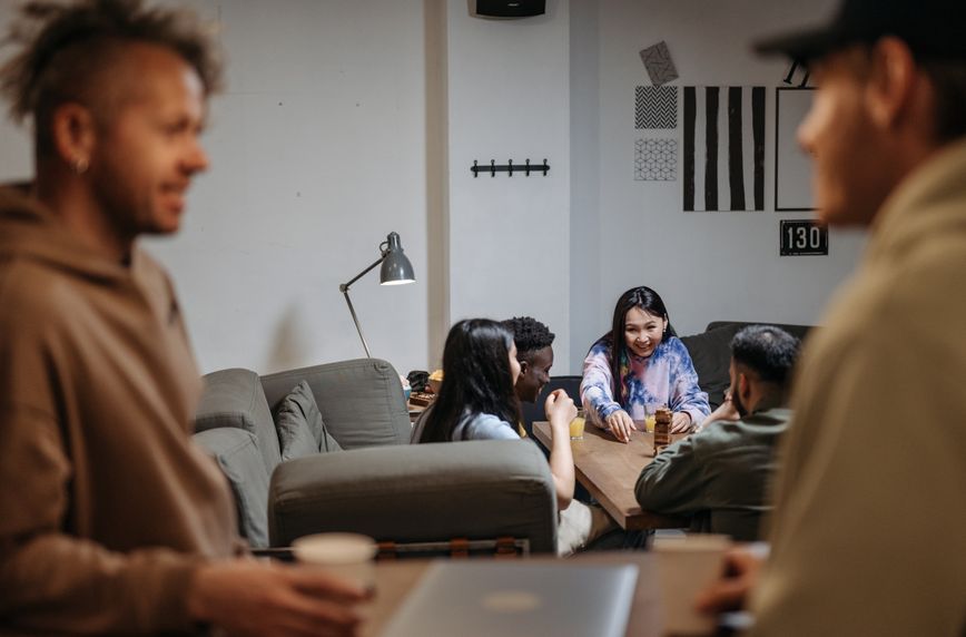 Online dating: starting a conversation on a niche platform