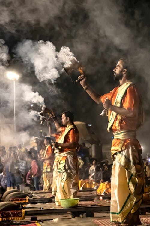 Foto profissional grátis de adestrado, cultura, de pé