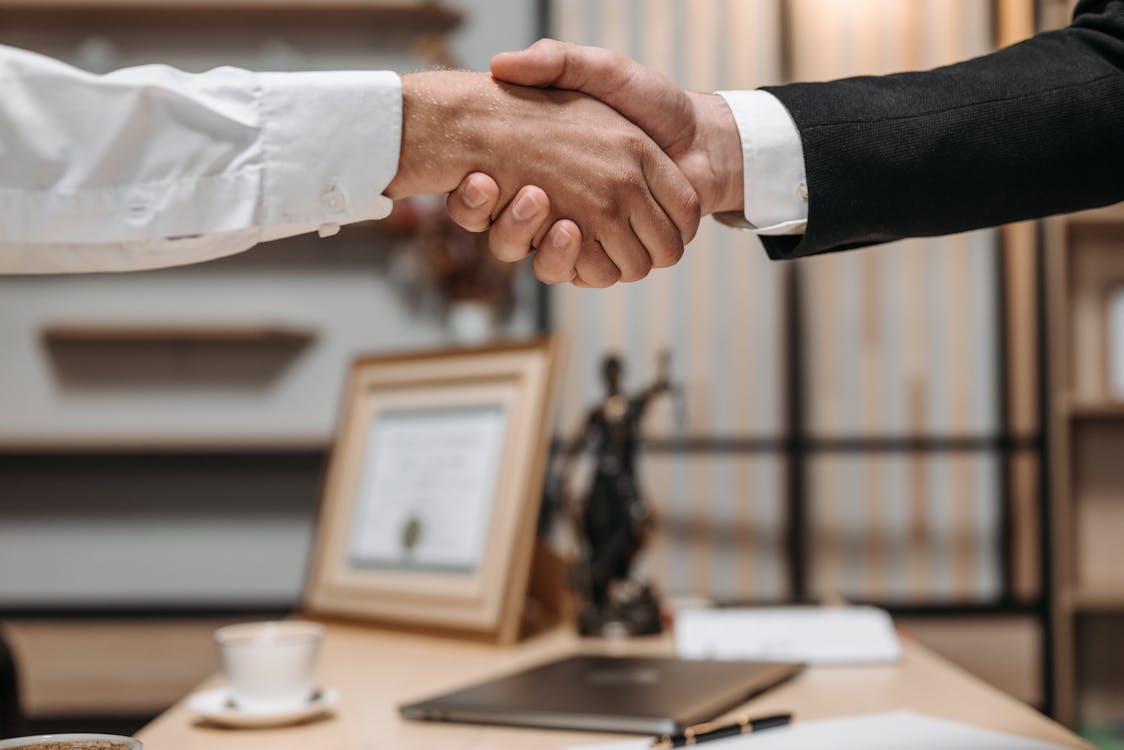 Free Close Up Photo of People Shaking Hands Stock Photo