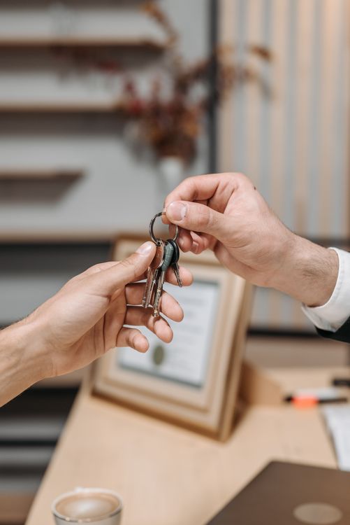 Entrega de chaves em negociação imobiliária