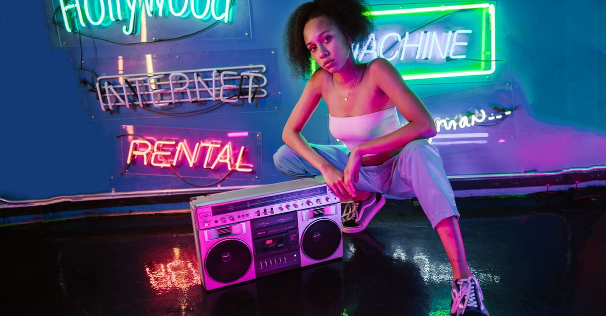Style années 80 : Guide mode vintage complet