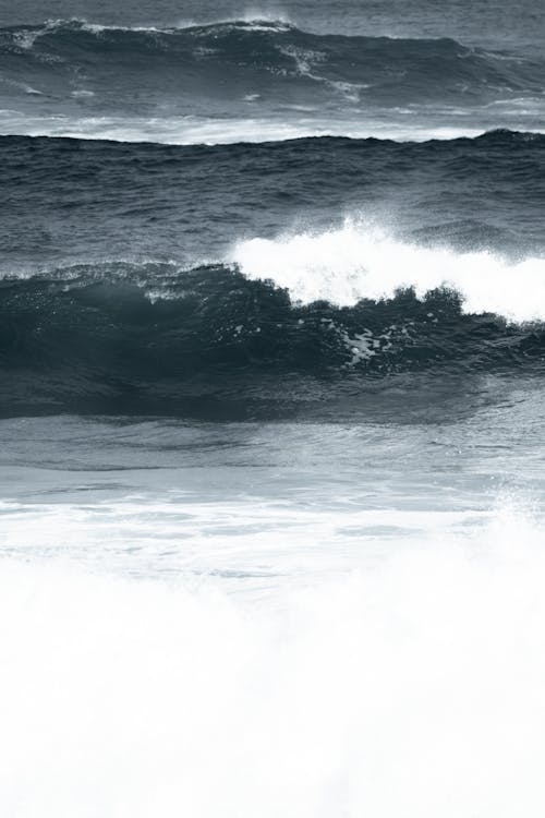 Бесплатное стоковое фото с берег, большая волна, вертикальный выстрел