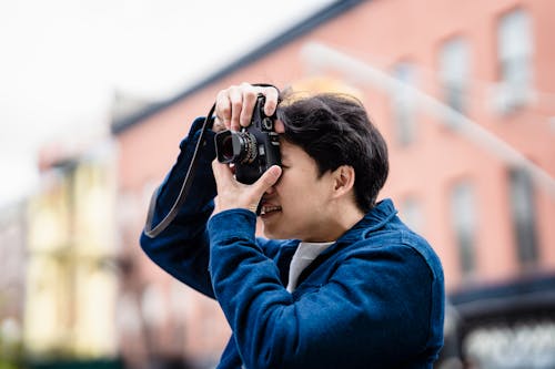 Ingyenes stockfotó ázsiai férfi, farmerdzseki, fényképész témában Stockfotó