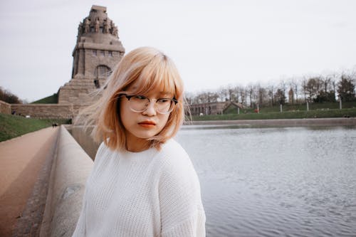 Безкоштовне стокове фото на тему «азіатська жінка, в’язаний светр, вродлива»