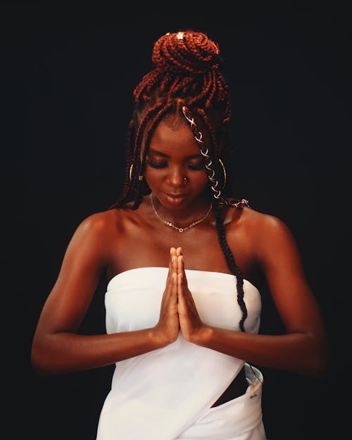 Gratis stockfoto met Afro-Amerikaans, bidden, fashion