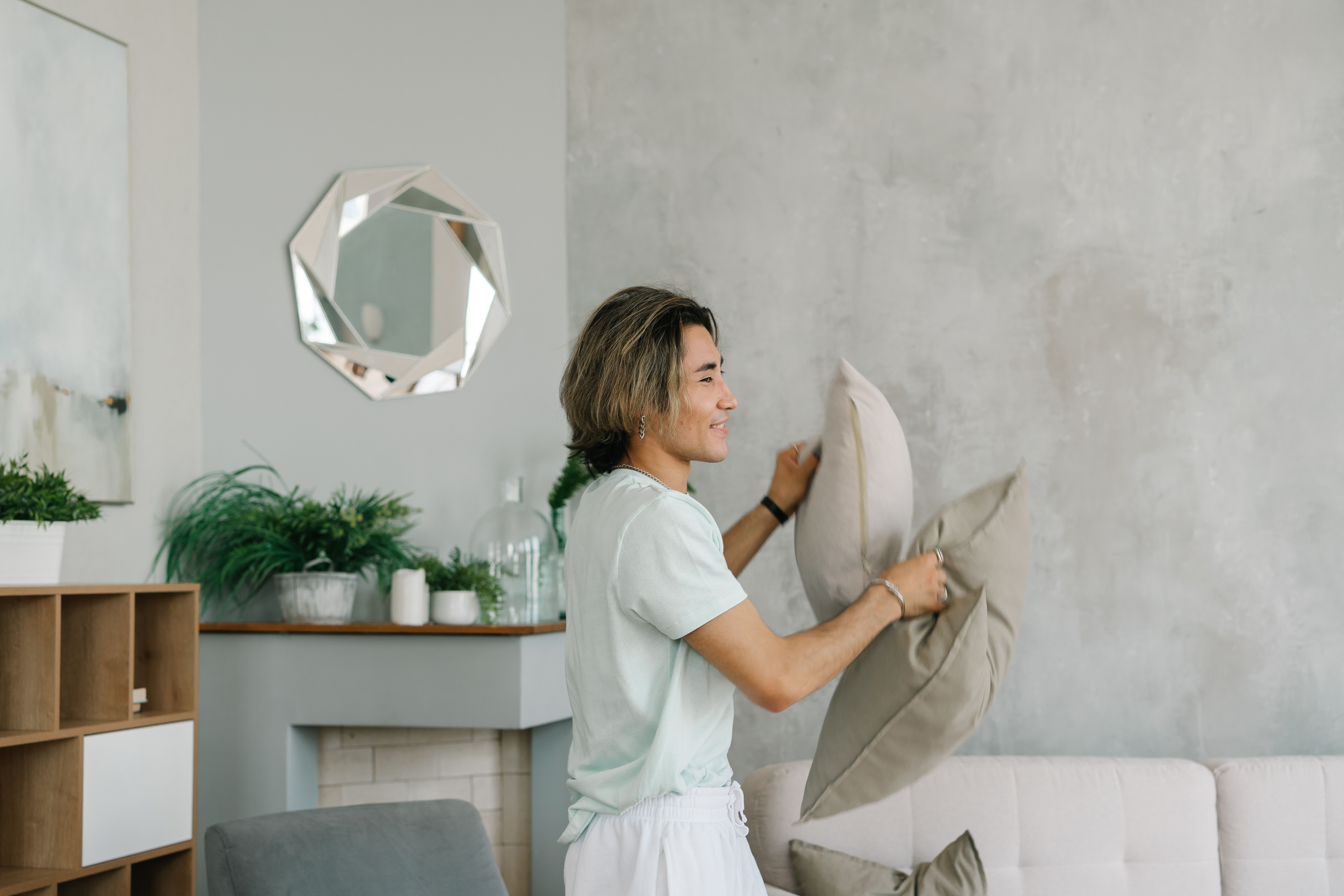 5 Minimalist Home Decor Mistakes That Make Your Space Feel Cold (And How to Fix Them)