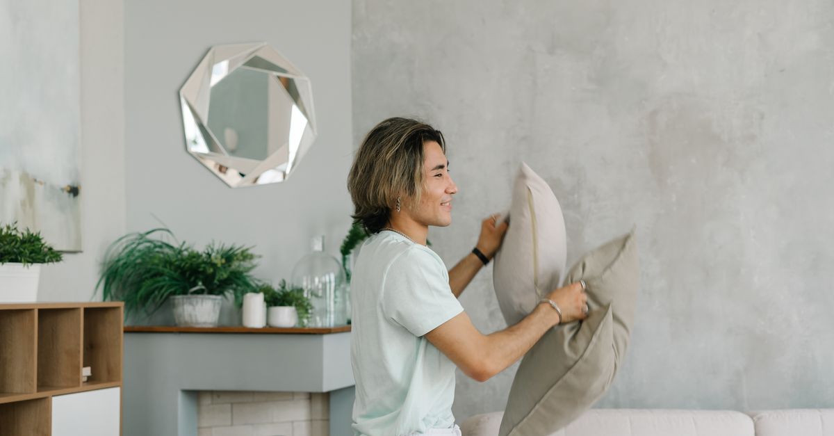 5 Minimalist Home Decor Mistakes That Make Your Space Feel Cold (And How to Fix Them)