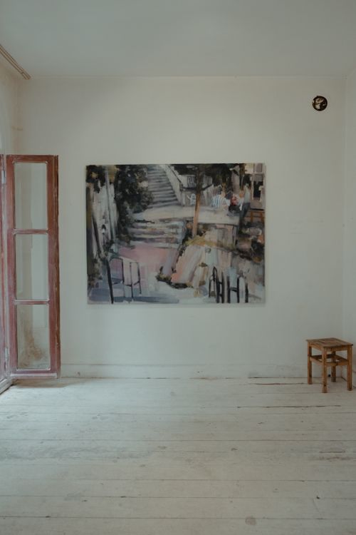 Free Minimalist room featuring abstract painting on white wall, evoking contemporary art vibes. Stock Photo