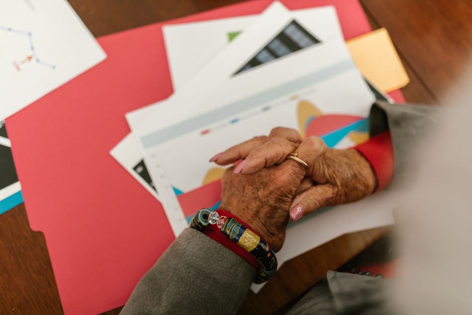 A veteran and a benefits counselor discussing asbestos exposure VA benefits options across a desk