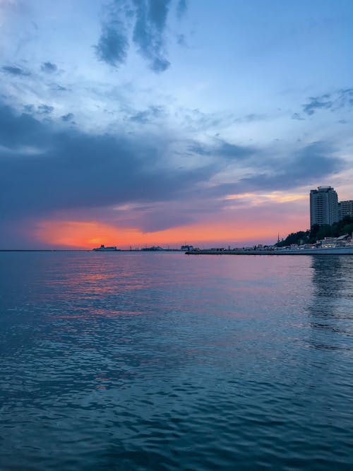 Darmowe zdjęcie z galerii z budynek, chmury, fotografia krajobrazowa