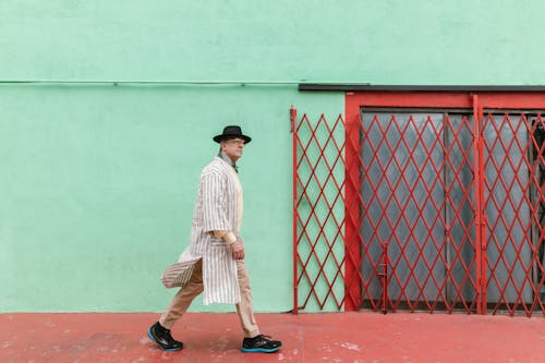 거리 스타일, 걷고 있는, 남자의 무료 스톡 사진