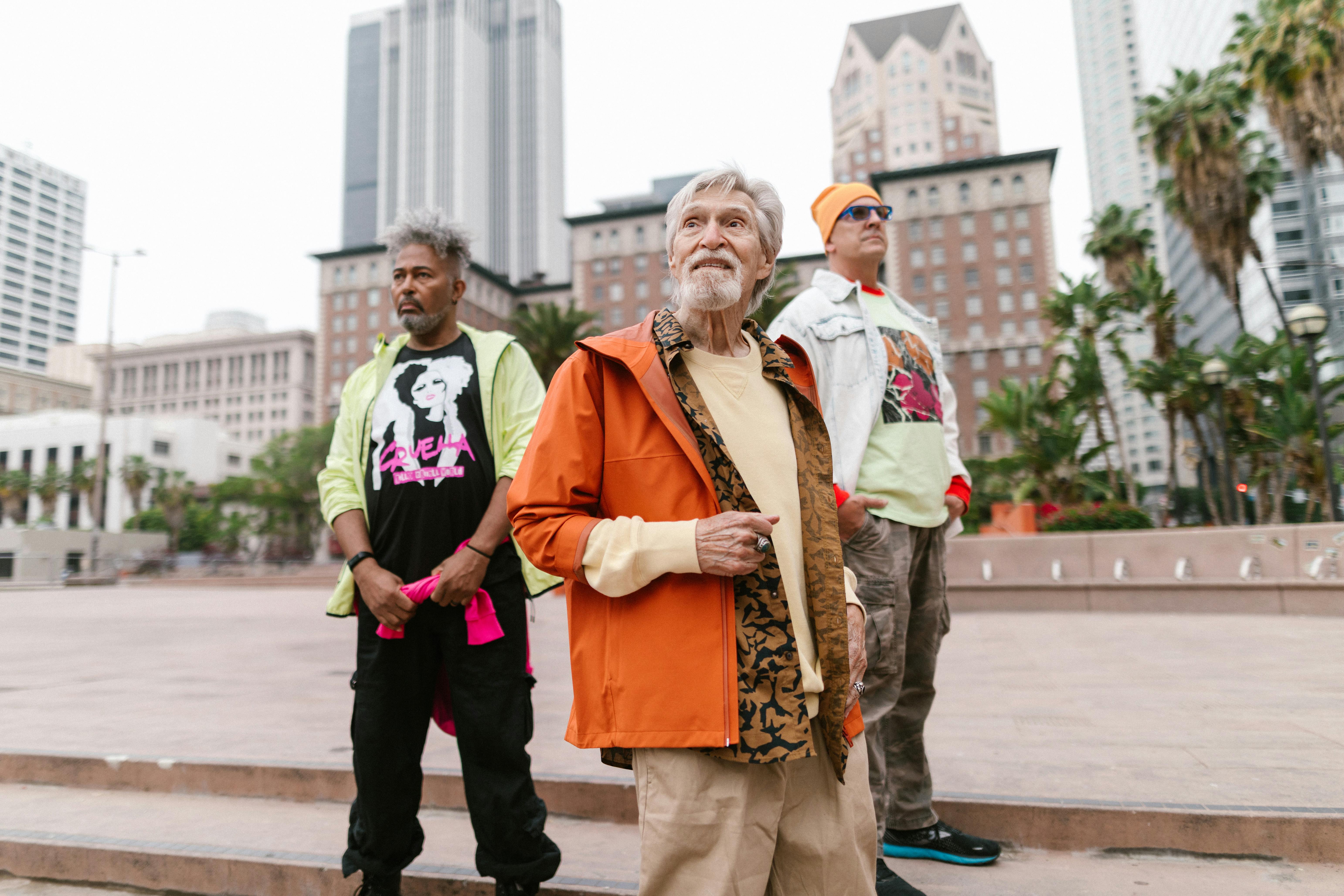 What type of clothing is not appropriate to be worn by the elderly?