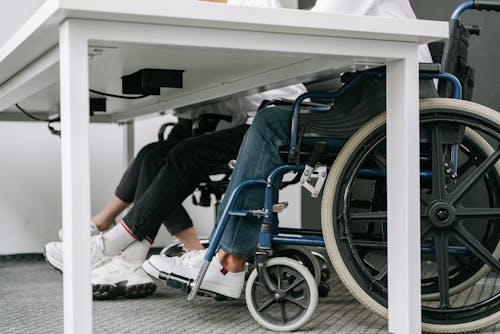 Darmowe zdjęcie z galerii z biuro, inwalidztwo, nogi