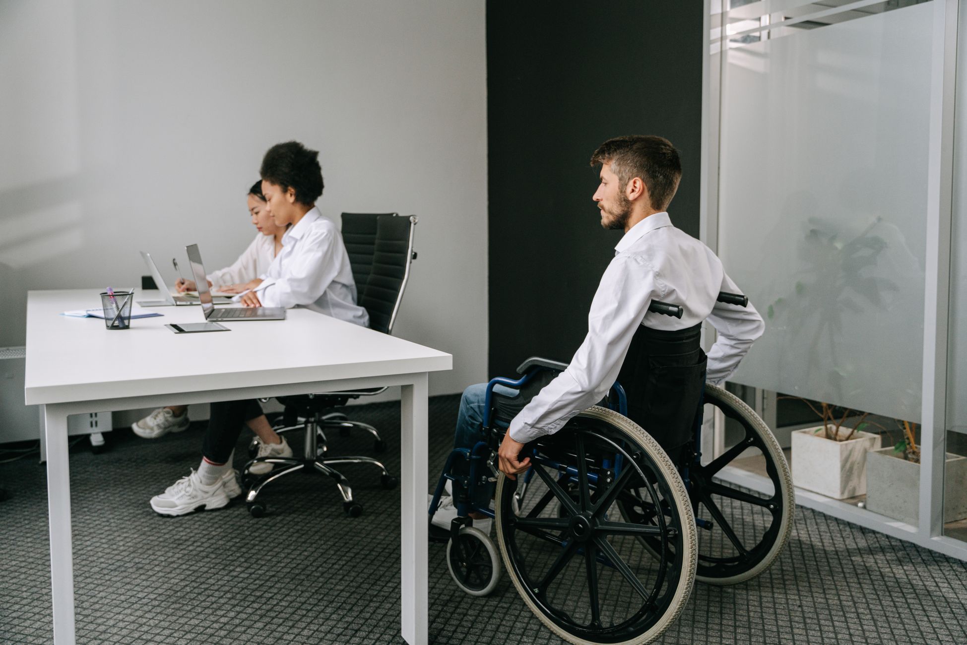 Twee vrouwen met beperking helpen anderen aan baan