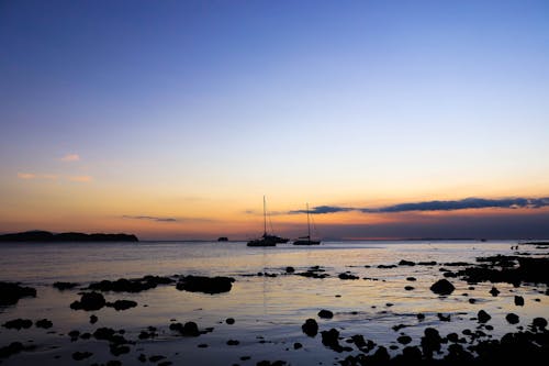 Бесплатное стоковое фото с берег, водный транспорт, голубое небо