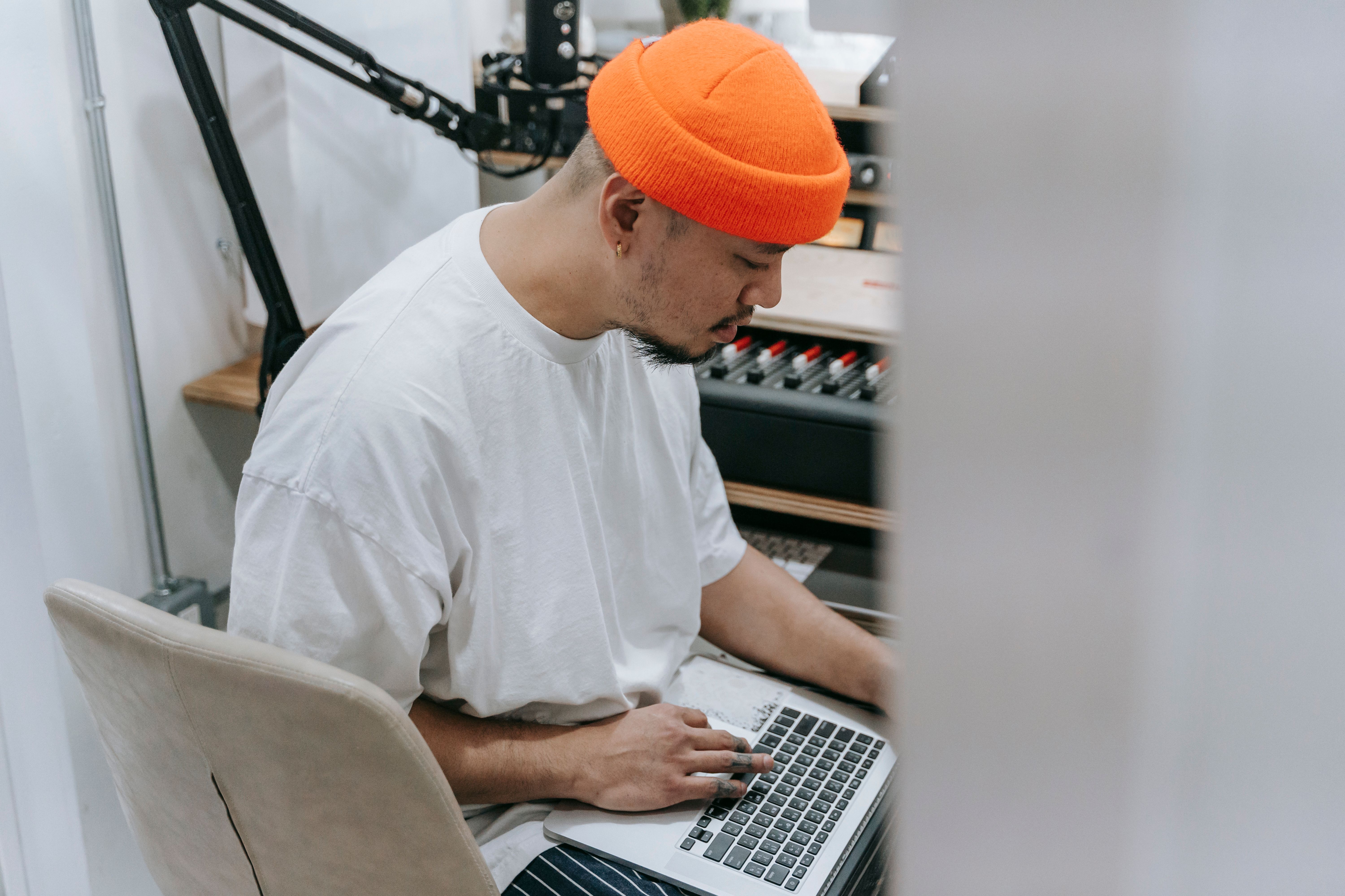 How I’d Turn a Side Hustle Into a 7-Figure Business in 12 Months Using These 4 AI Tools — Photo by Anna Pou on Pexels