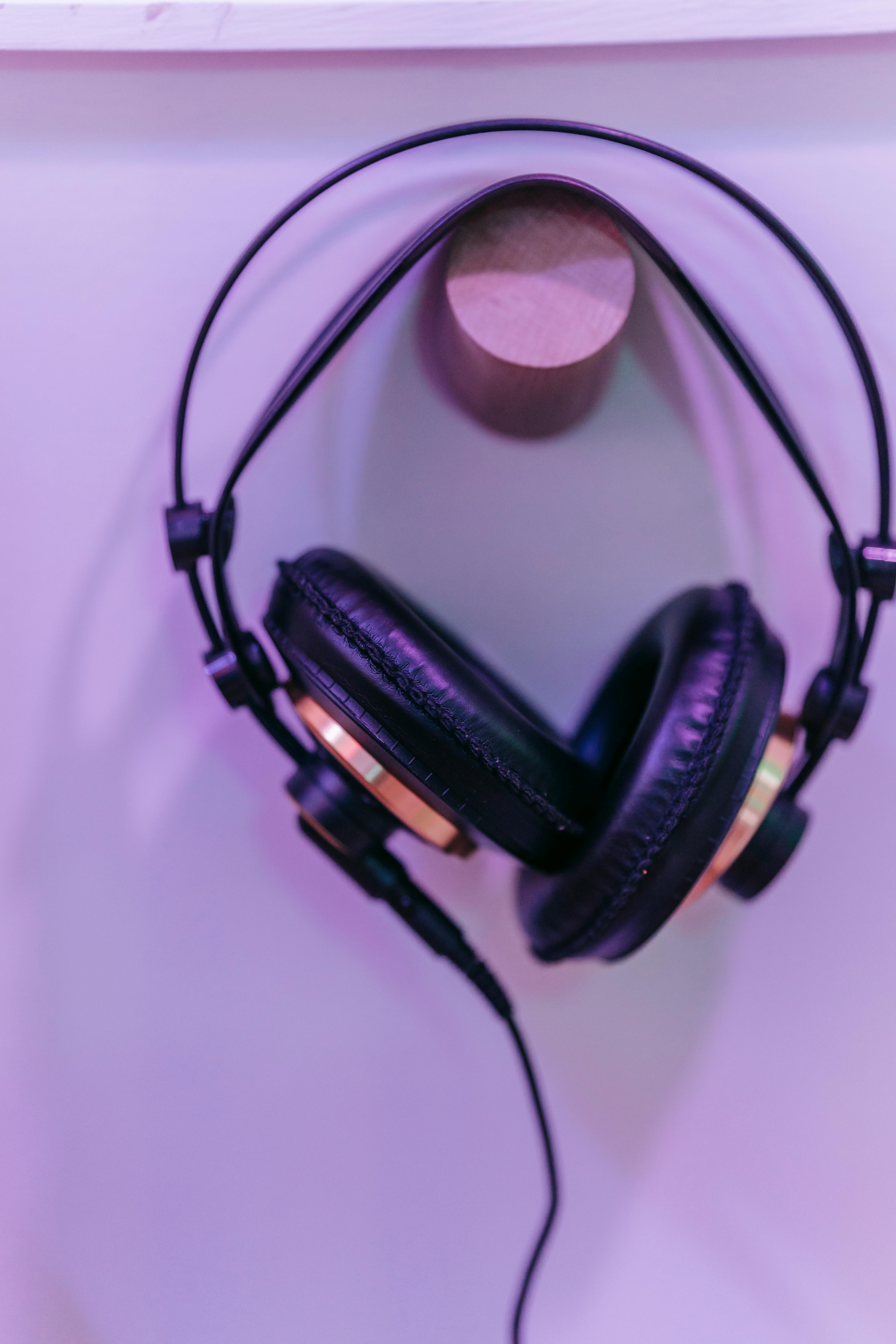 Bluetooth vs Wired Headphones: Which Should You Buy?