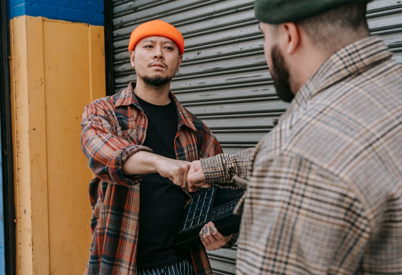 Hook — professional packers wrapping and boxing belongings