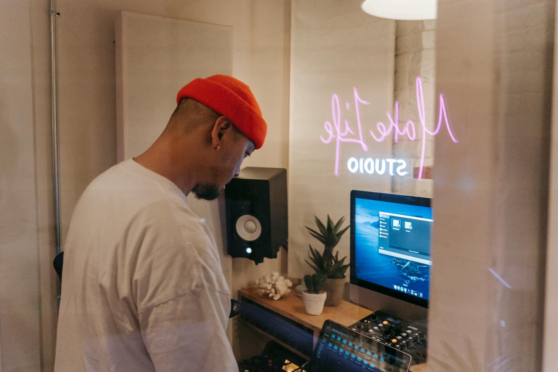 Best Free DAWs for Guitarists in 2025 with Setup & Workflow Tips Best Free DAWs for Guitarists in 2025 with Setup & Workflow Tips - Related article