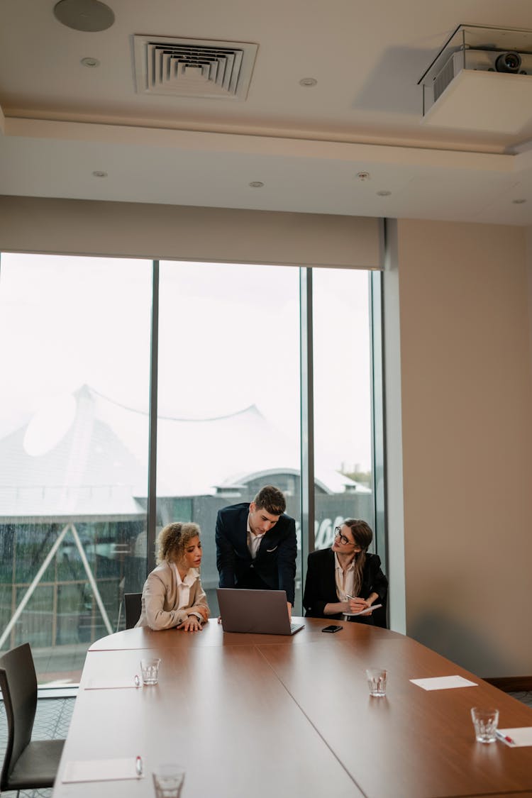 Businessman And Women In The Meeting Room