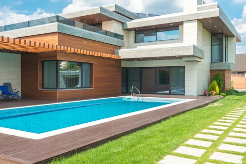 Free A Modern House with Swimming Pool Stock Photo
