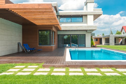Free A Beautiful House with Swimming Pool Stock Photo