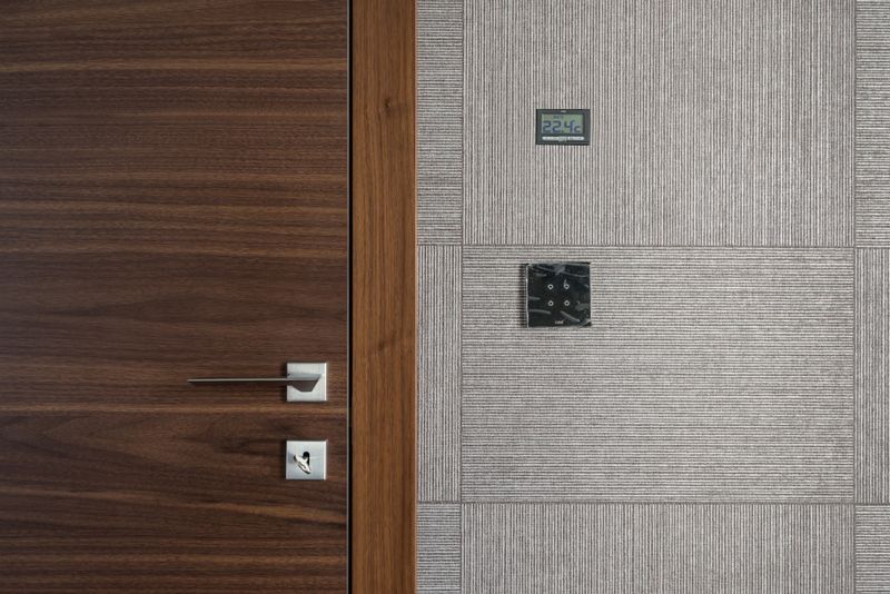 Smart door lock with digital temperature display