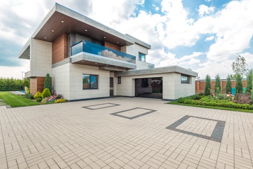 Free A Beautiful House with Garage Near the Yard Stock Photo