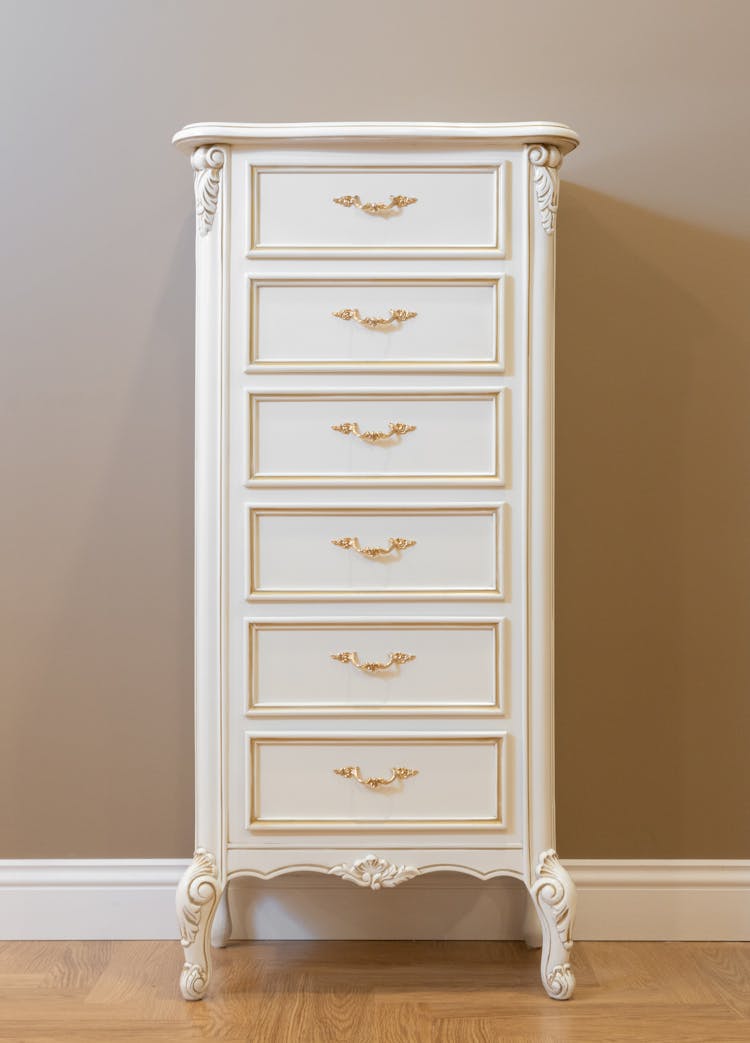 White Vintage Chest Of Drawers 