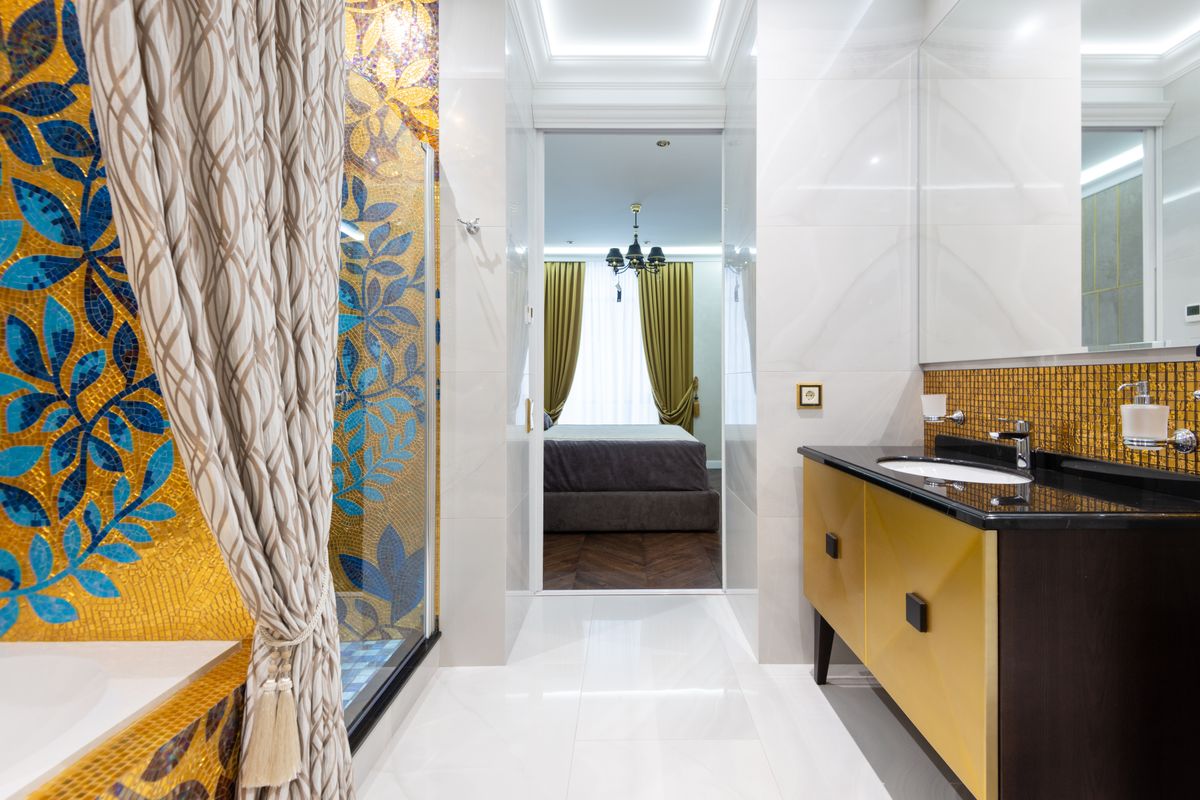 Modern serviced apartment bathroom in Karachi