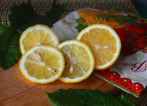 Free Slices of Lemon in Close-Up Photography Stock Photo