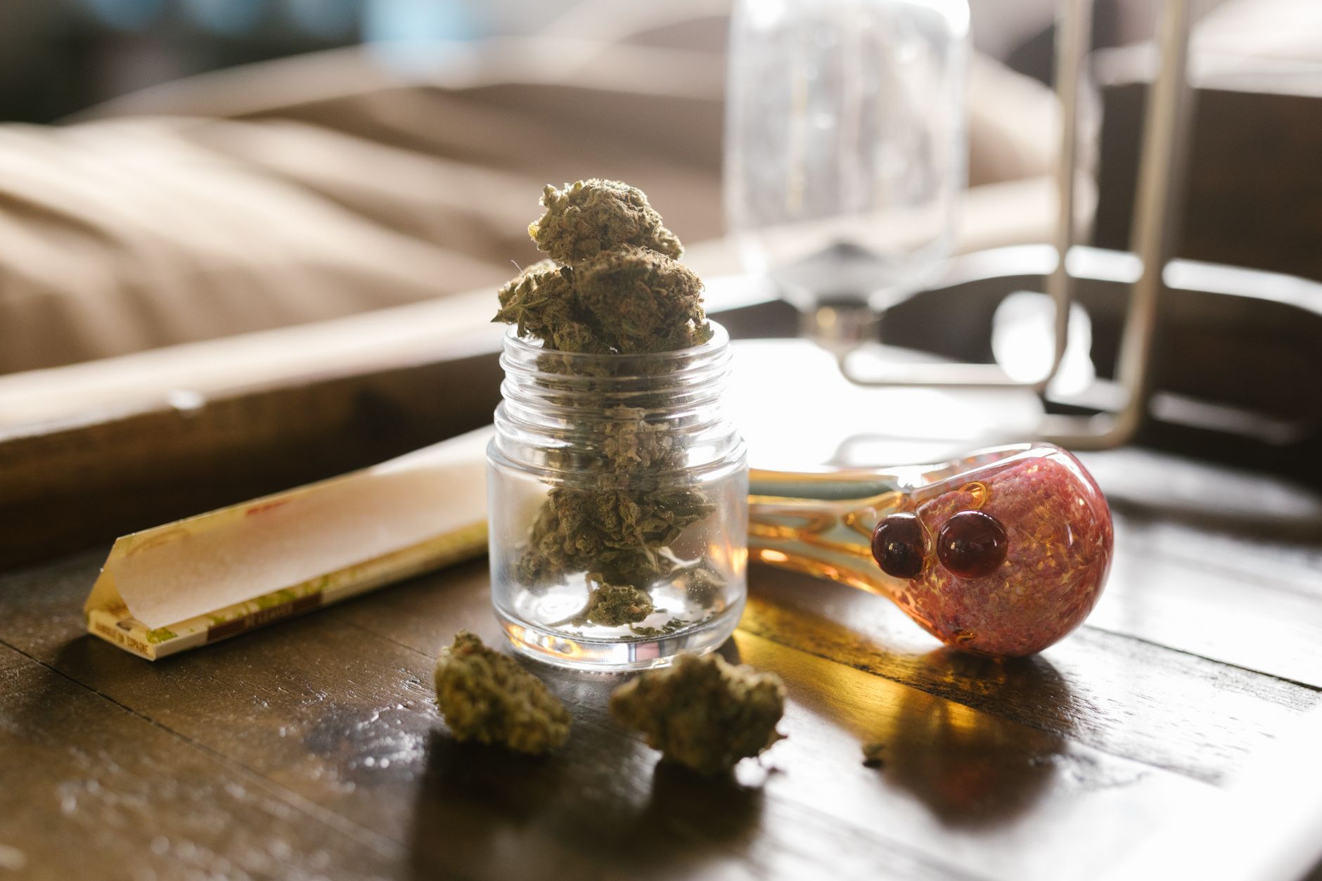 Responsible cannabis alternatives to crossfading DC dispensary budtender explaining safe cannabis use without alcohol mixing
