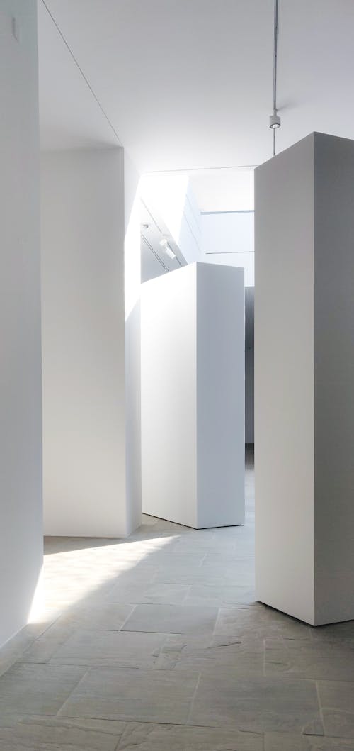 Darmowe zdjęcie z galerii z biały, minimalny projekt, mur