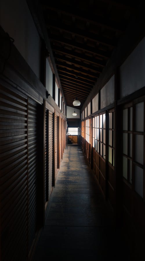 Darmowe zdjęcie z galerii z japoński, korytarz, lampy wiszące