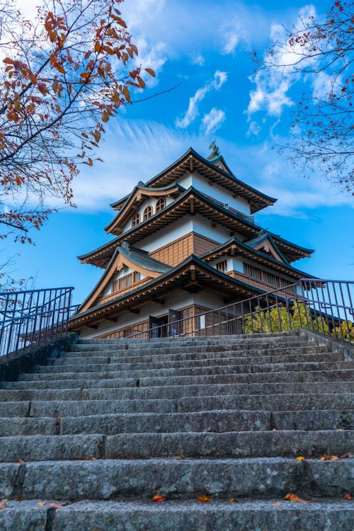 Бесплатное стоковое фото с Азиатская архитектура, бетонные лестницы, голубое небо