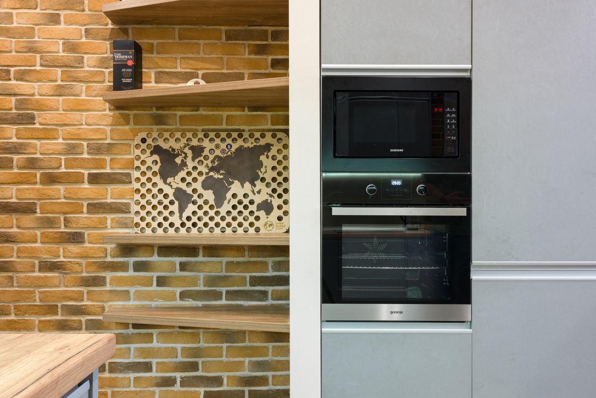 Microwave oven leakage testing in a commercial kitchen