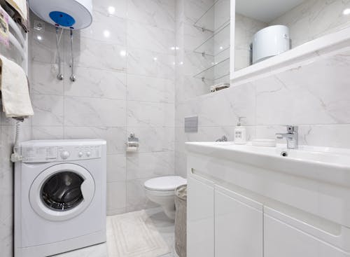 Fotos de stock gratuitas de apartamento, baño, baño público