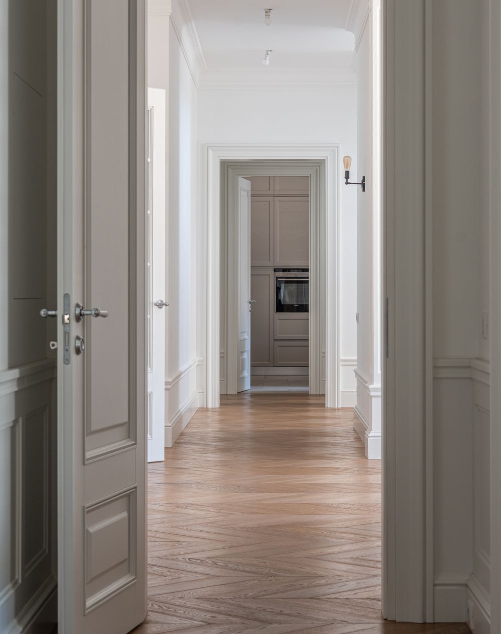 White minimalist entrance cabinet inspiration with built-in cabinet wall