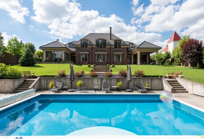 Luxury Pools & Spas
