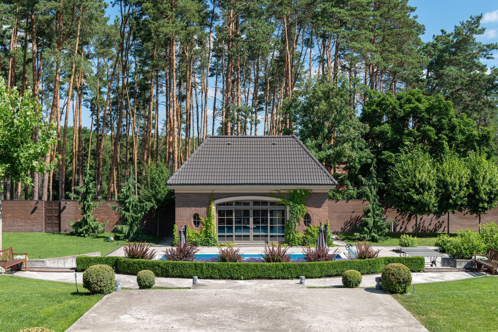 Landscaped outdoor patio